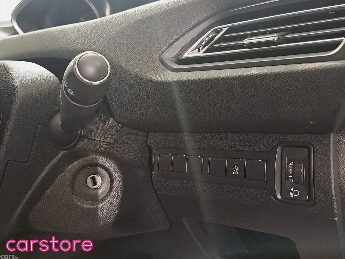 Peugeot 308 Hatchback, Petrol, 2020, White