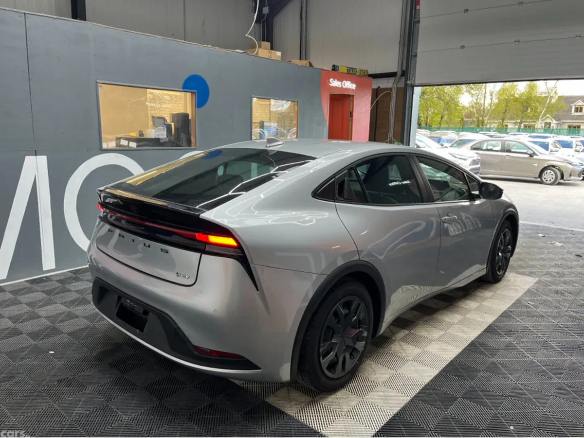 Toyota Prius Saloon, Petrol Hybrid, 2025, Silver