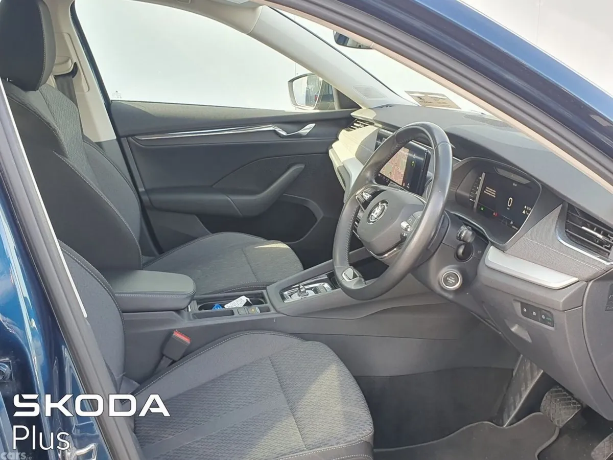 Skoda Octavia Saloon, Diesel, 2024, Blue