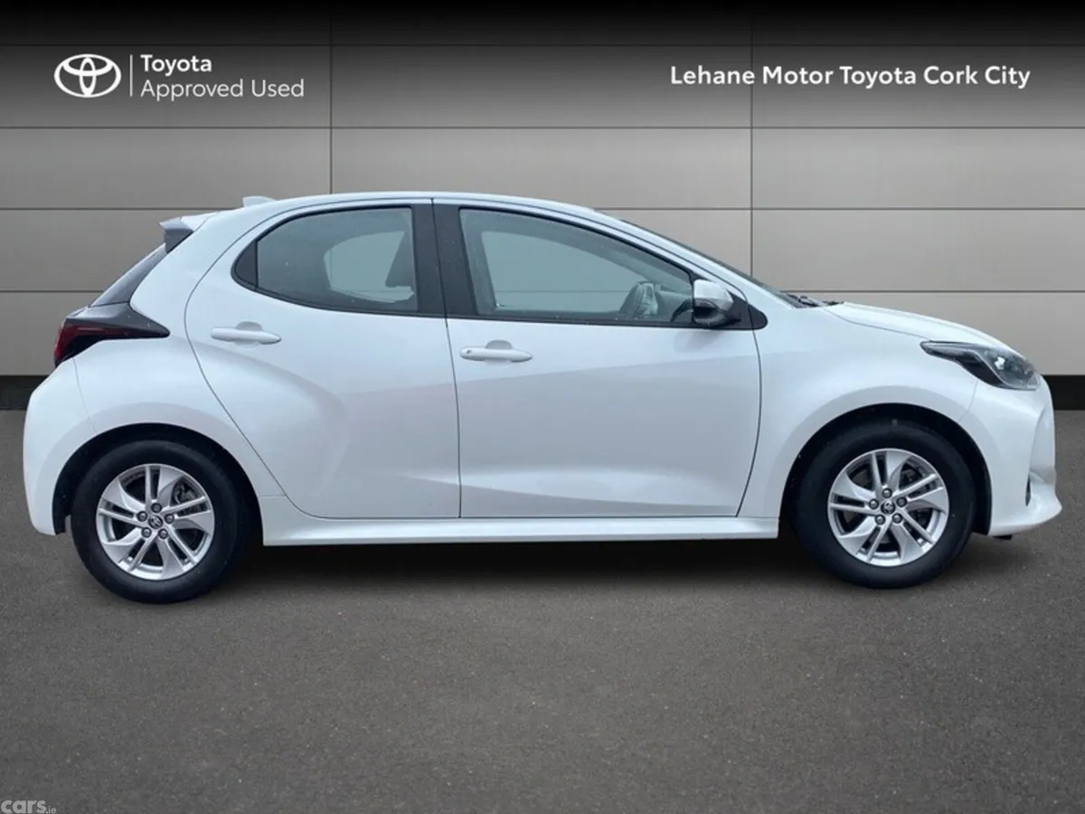 Toyota Yaris Hatchback, Petrol Hybrid, 2024, White