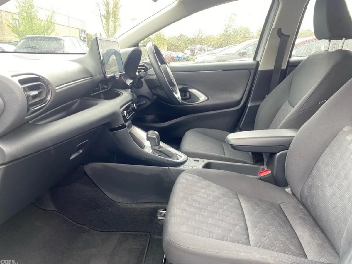 Toyota Yaris Hatchback, Petrol Hybrid, 2024, White