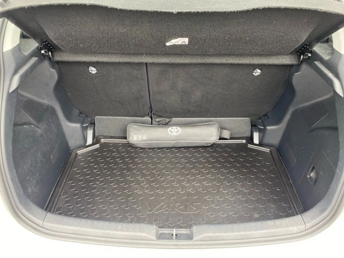 Toyota Yaris Hatchback, Petrol Hybrid, 2024, White
