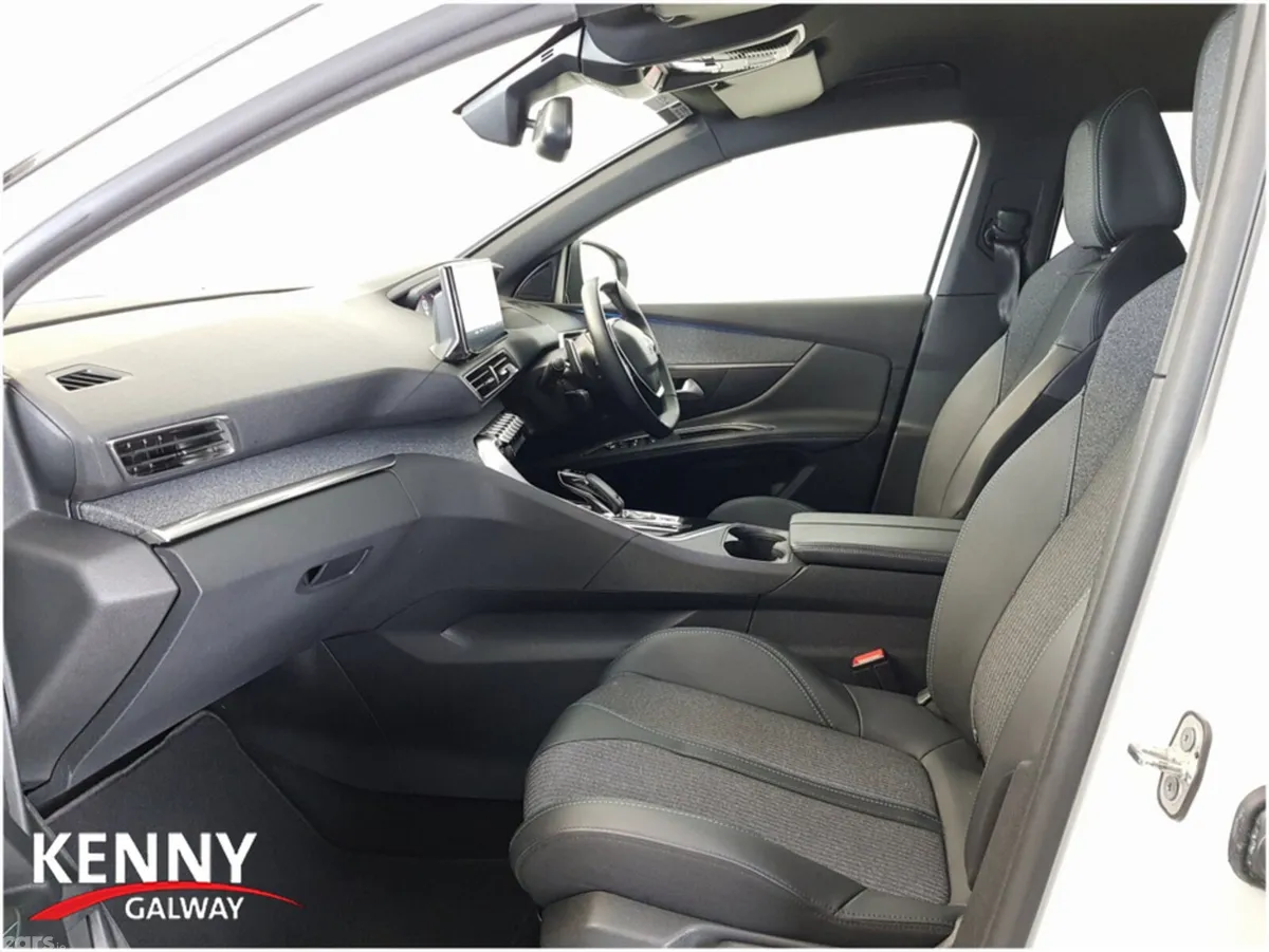 Peugeot 3008 MPV, Diesel, 2023, White