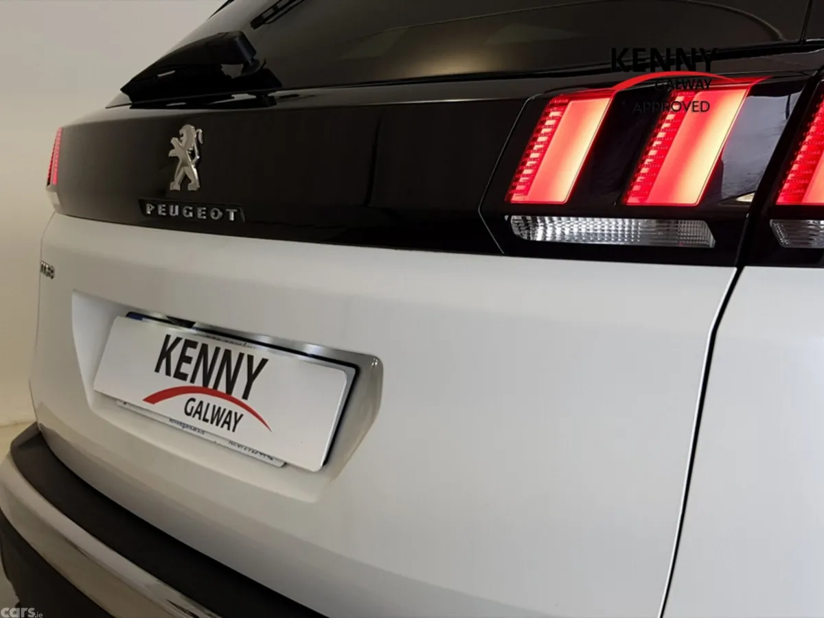 Peugeot 3008 MPV, Diesel, 2023, White