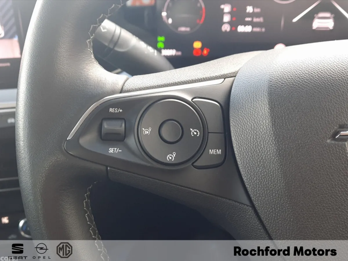Opel Mokka MPV, Petrol, 2023, Red