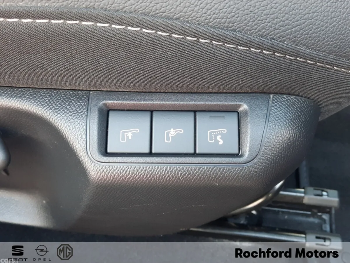 Opel Mokka MPV, Petrol, 2023, Red