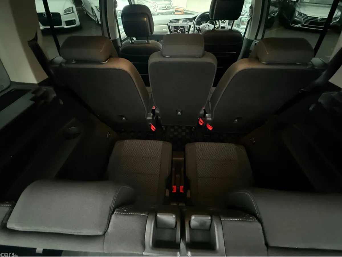 Volkswagen Touran MPV, Petrol, 2016, Silver