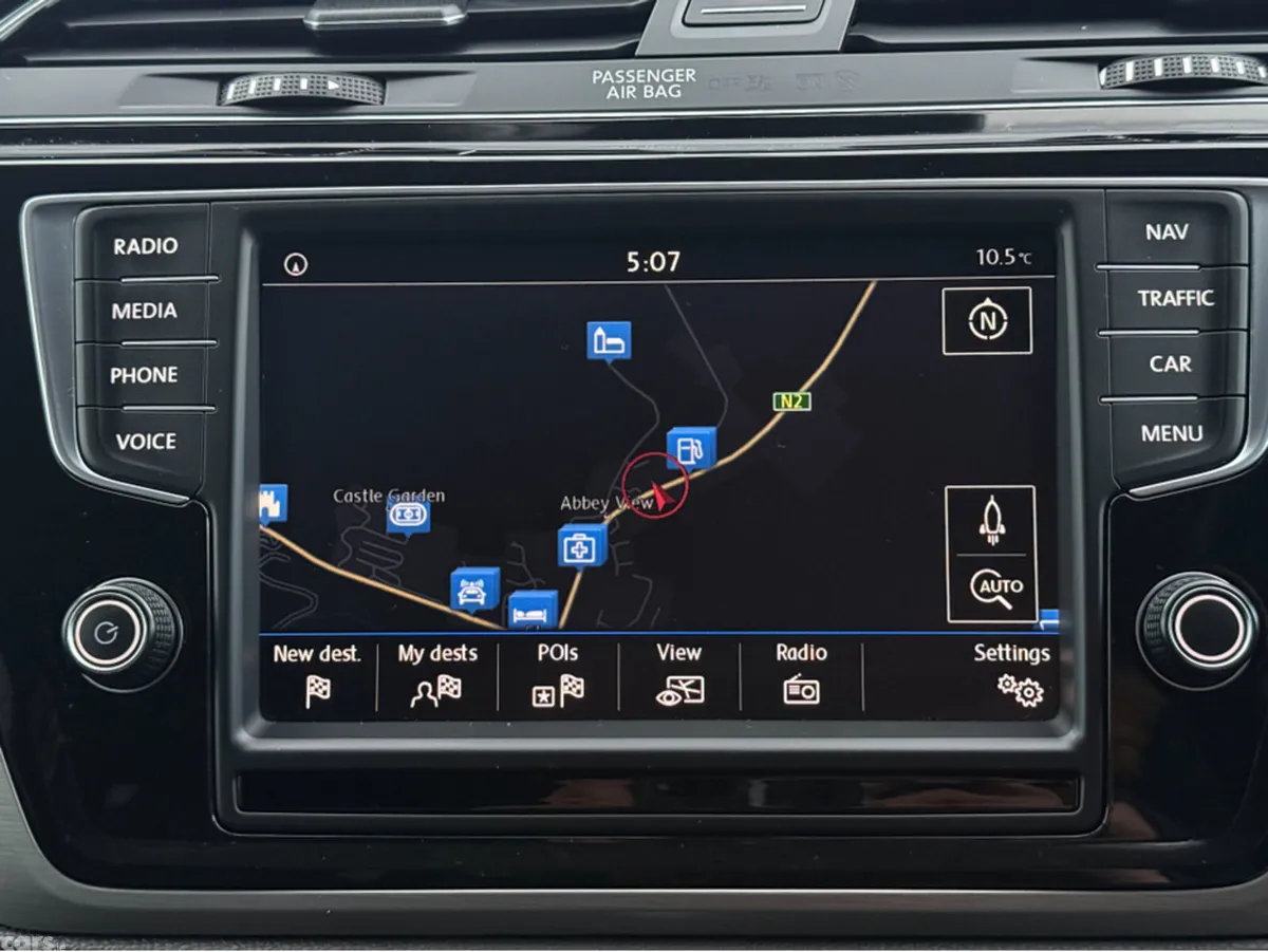 Volkswagen Touran MPV, Petrol, 2016, Silver