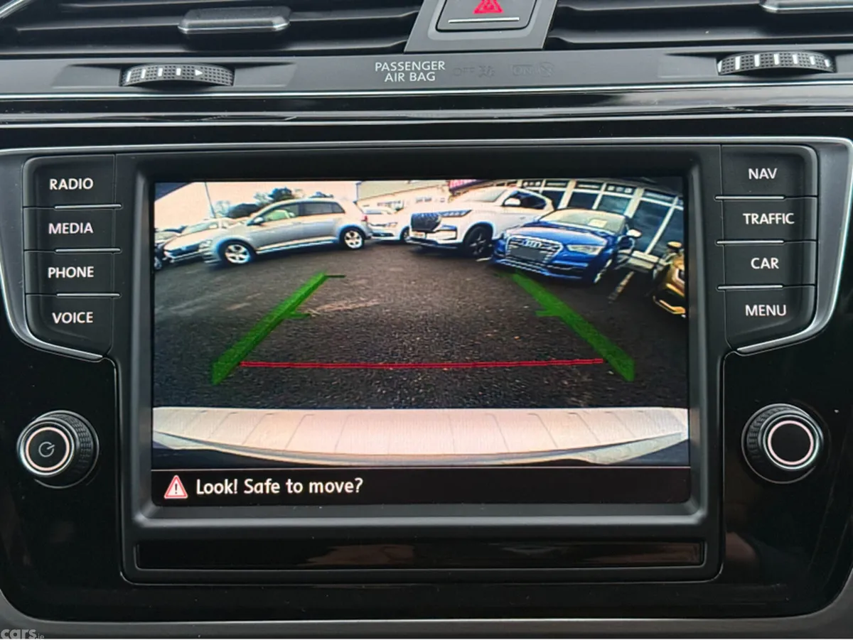Volkswagen Touran MPV, Petrol, 2016, Silver