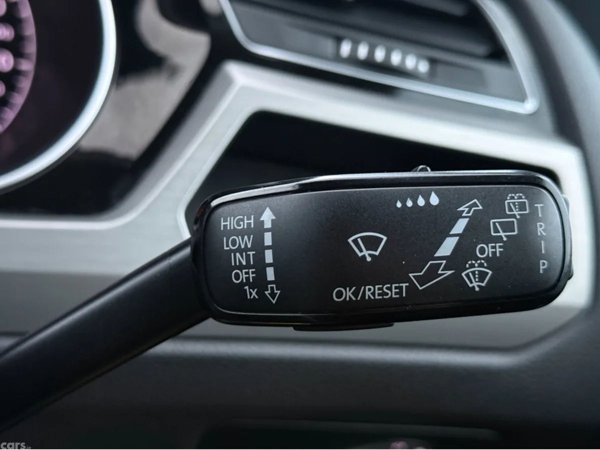 Volkswagen Touran MPV, Petrol, 2016, Silver