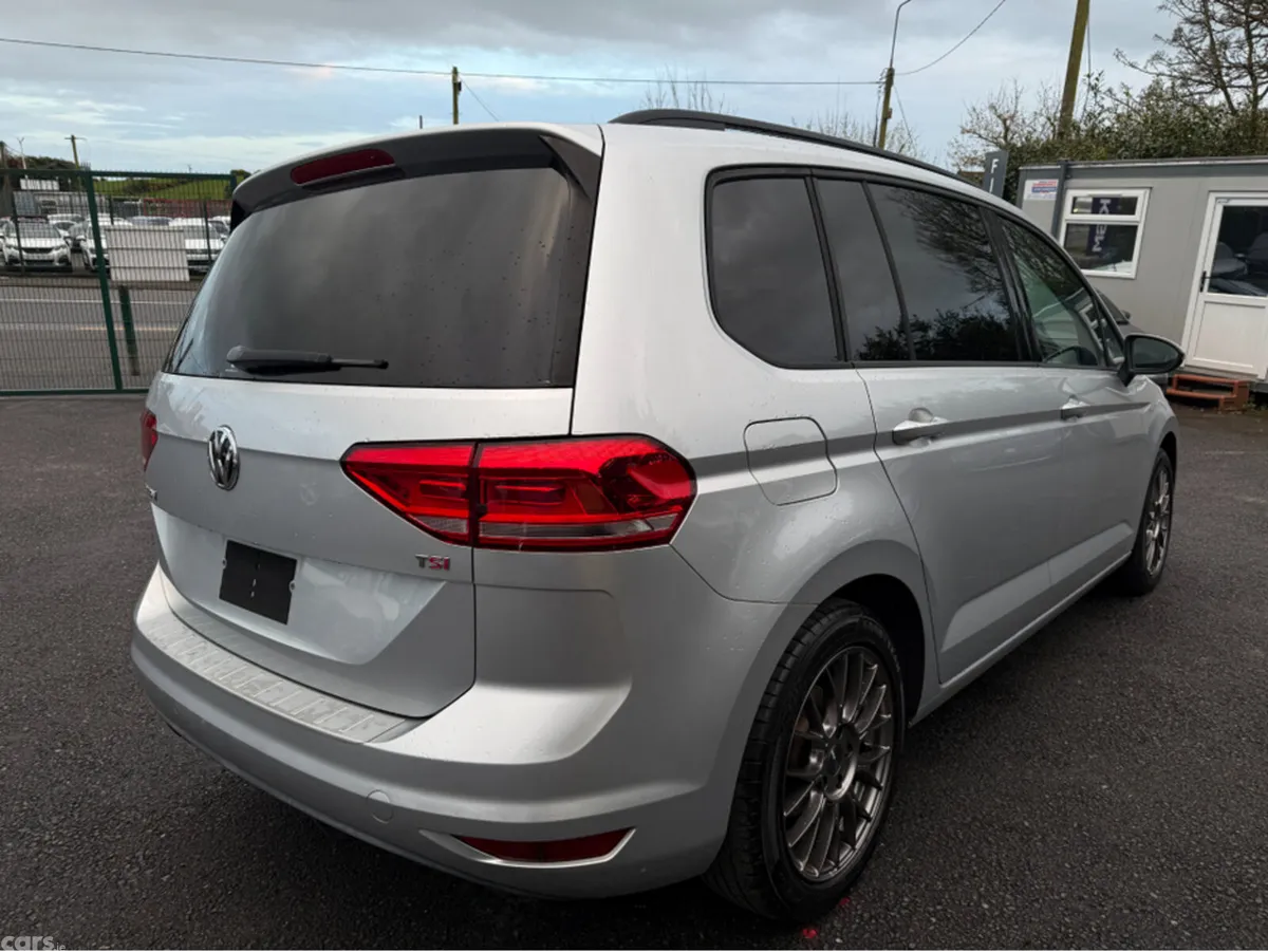 Volkswagen Touran MPV, Petrol, 2016, Silver