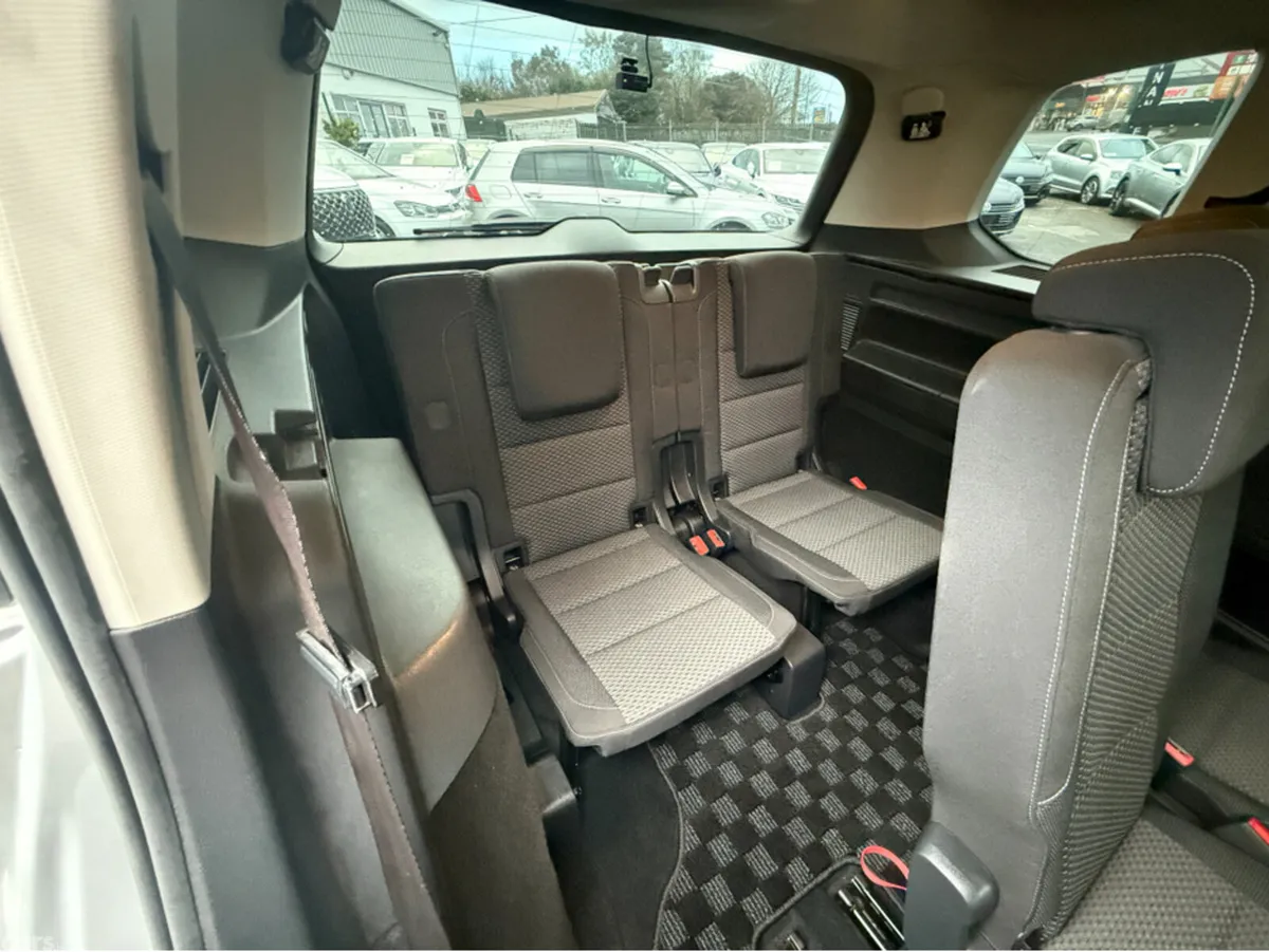 Volkswagen Touran MPV, Petrol, 2016, Silver