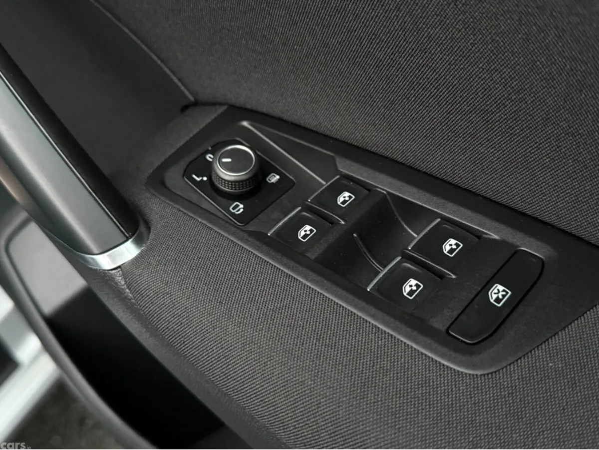 Volkswagen Touran MPV, Petrol, 2016, Silver