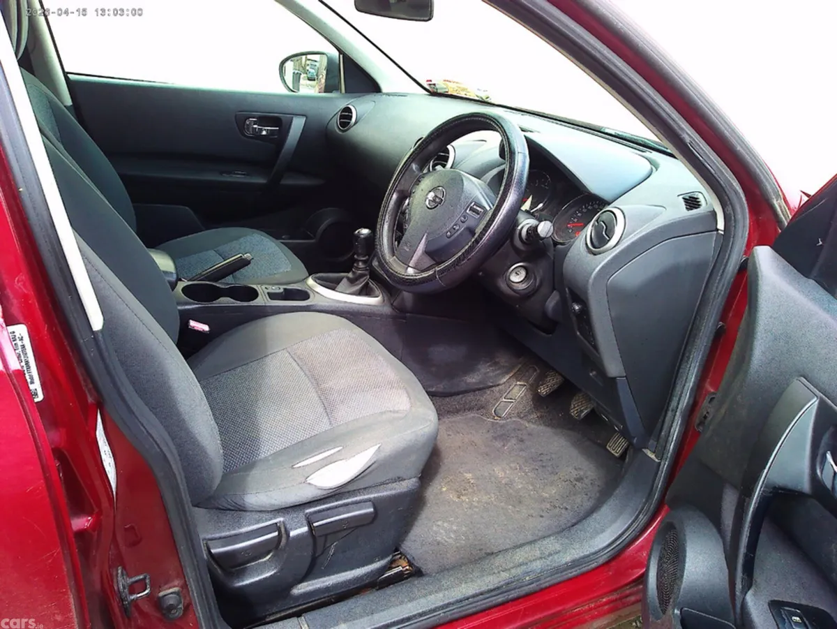 Nissan Qashqai Hatchback, Diesel, 2011, Red