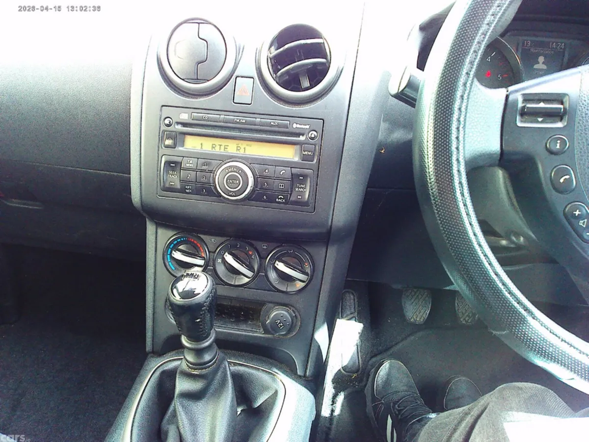 Nissan Qashqai Hatchback, Diesel, 2011, Red