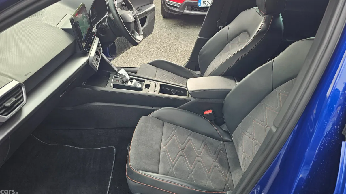 SEAT Leon Estate, Petrol Plug-in Hybrid, 2021, Blue