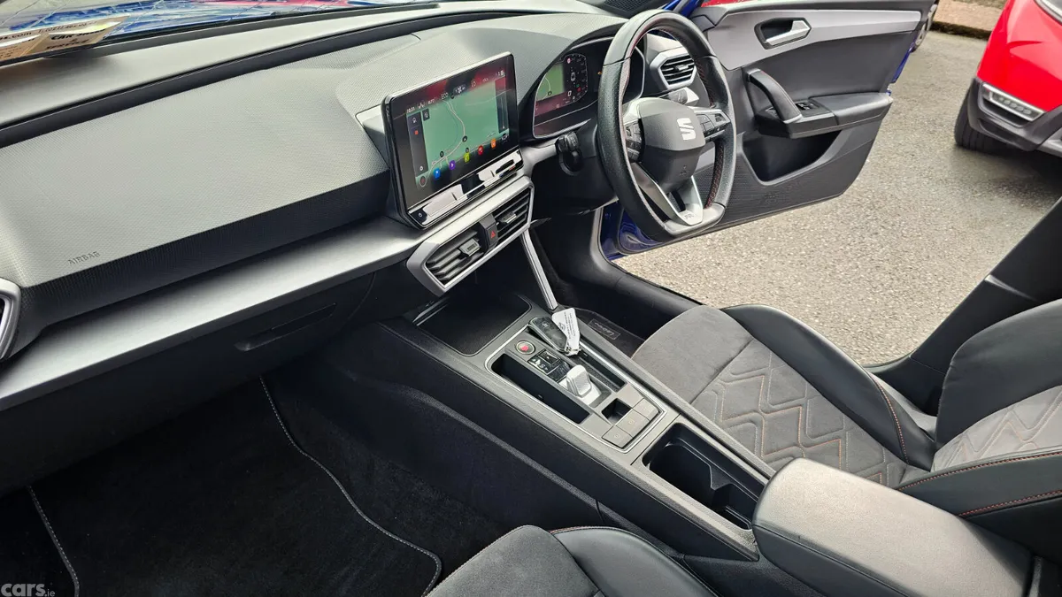 SEAT Leon Estate, Petrol Plug-in Hybrid, 2021, Blue