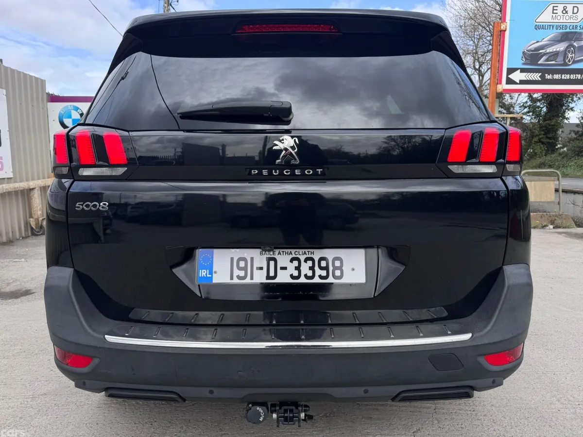 Peugeot 5008 MPV, Petrol, 2019, Black