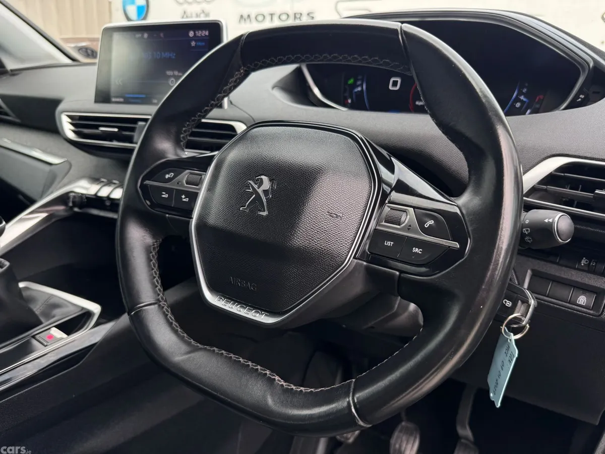 Peugeot 5008 MPV, Petrol, 2019, Black