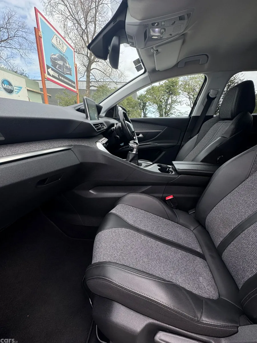 Peugeot 5008 MPV, Petrol, 2019, Black