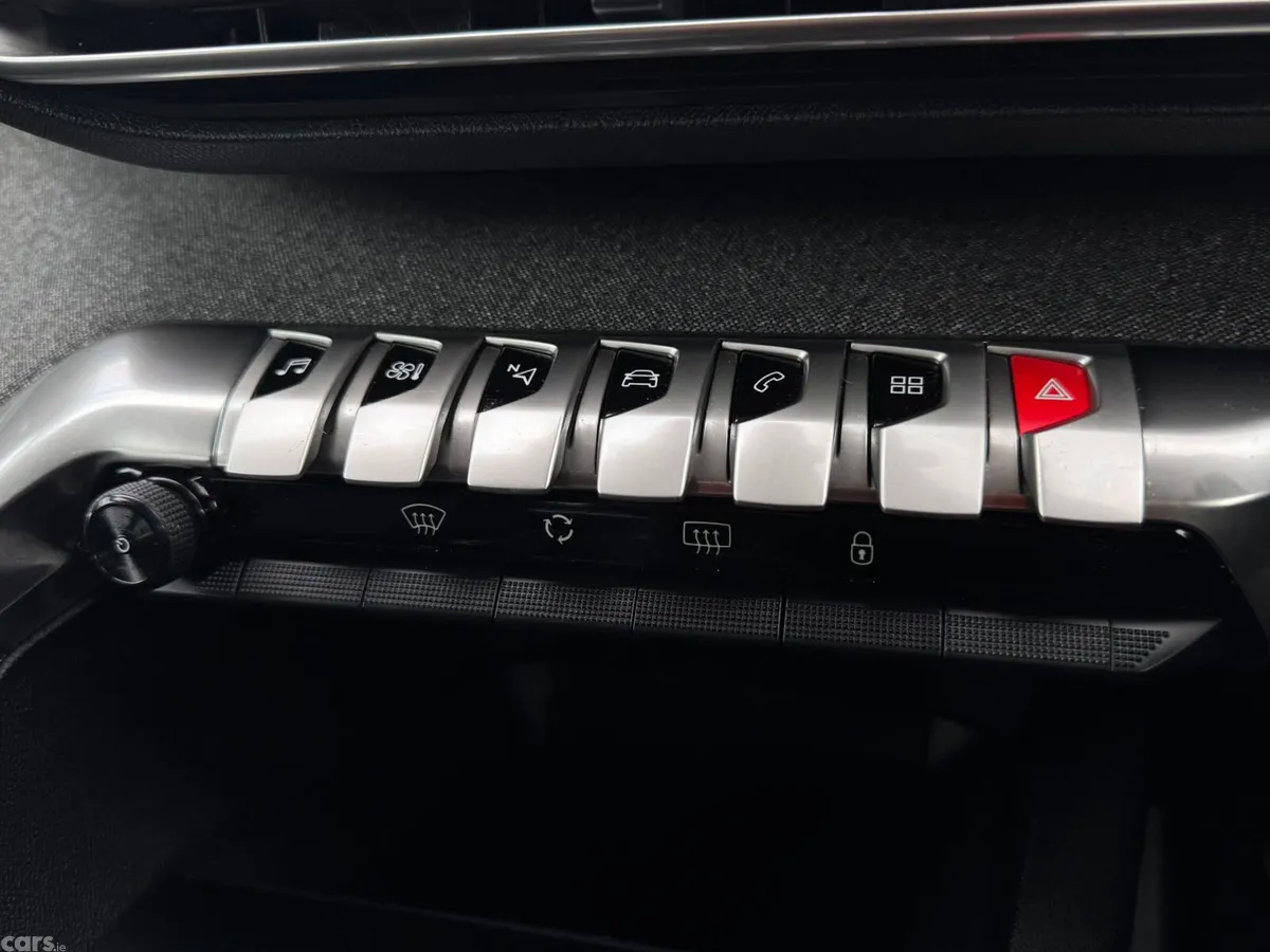 Peugeot 5008 MPV, Petrol, 2019, Black