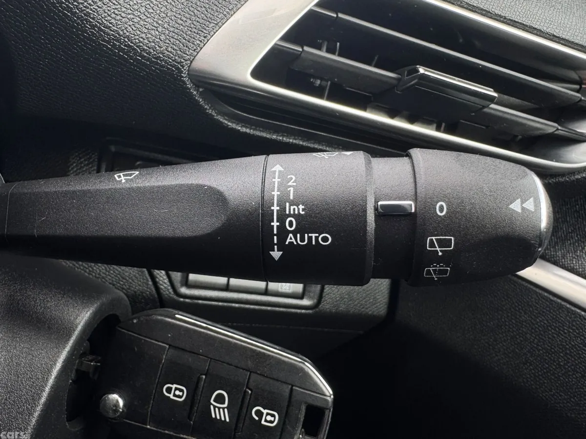 Peugeot 5008 MPV, Petrol, 2019, Black