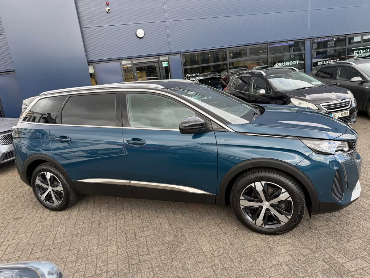 Peugeot 5008 MPV, Diesel, 2025, Blue