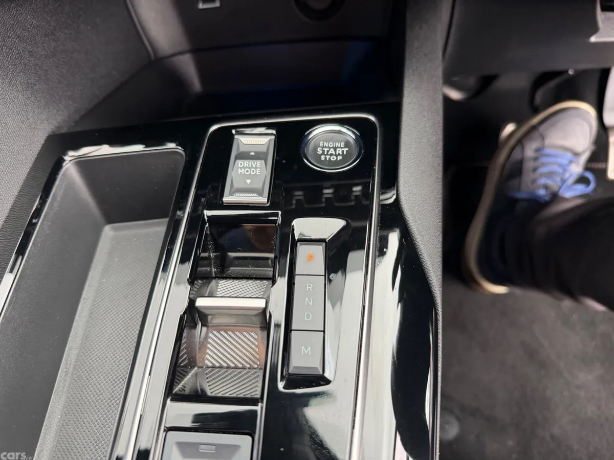 Peugeot 5008 MPV, Diesel, 2025, Blue