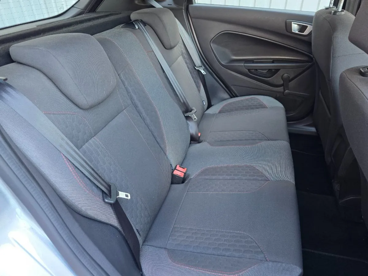 Ford Fiesta Hatchback, Petrol, 2017, Silver