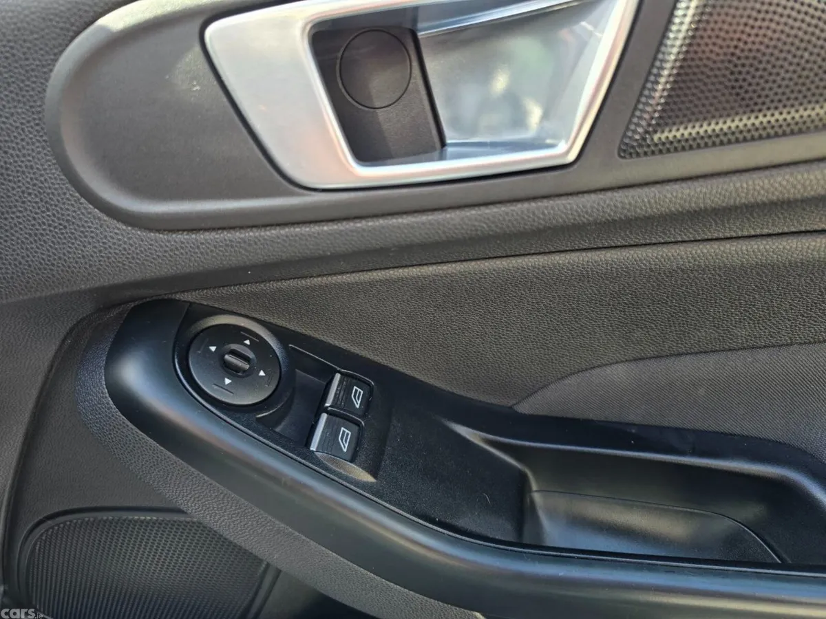 Ford Fiesta Hatchback, Petrol, 2017, Silver
