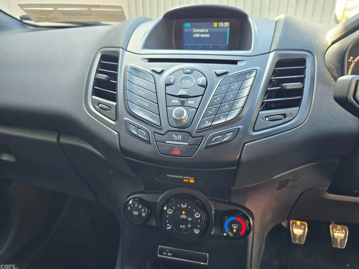 Ford Fiesta Hatchback, Petrol, 2017, Silver