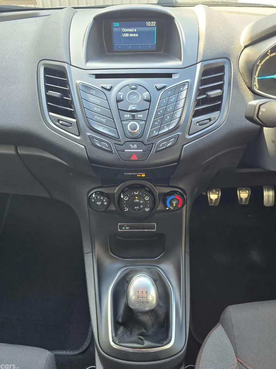 Ford Fiesta Hatchback, Petrol, 2017, Silver