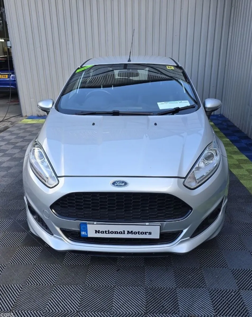Ford Fiesta Hatchback, Petrol, 2017, Silver