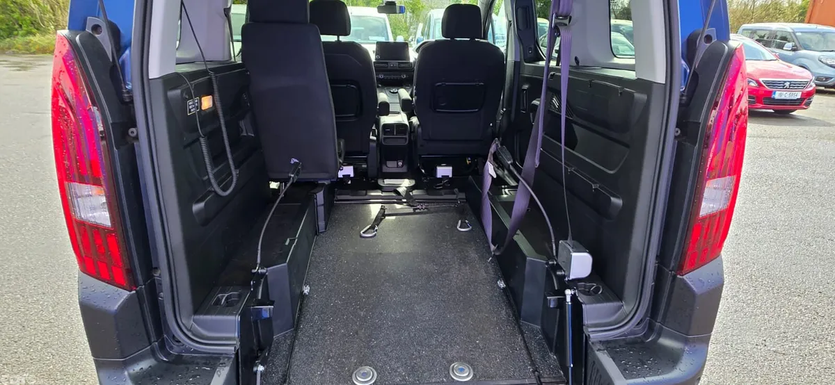 Peugeot Rifter MPV, Petrol, 2022, Blue