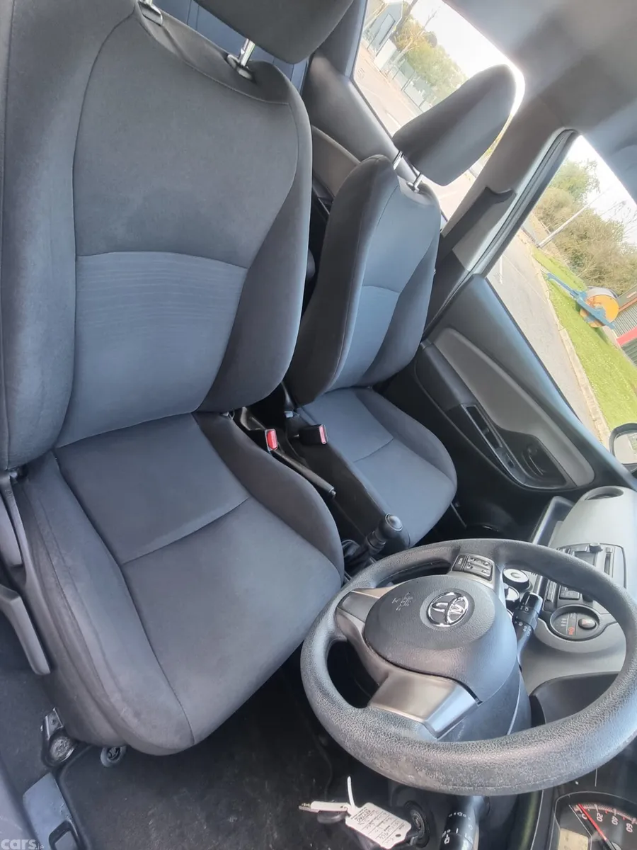 Toyota Yaris Hatchback, Petrol, 2015, White