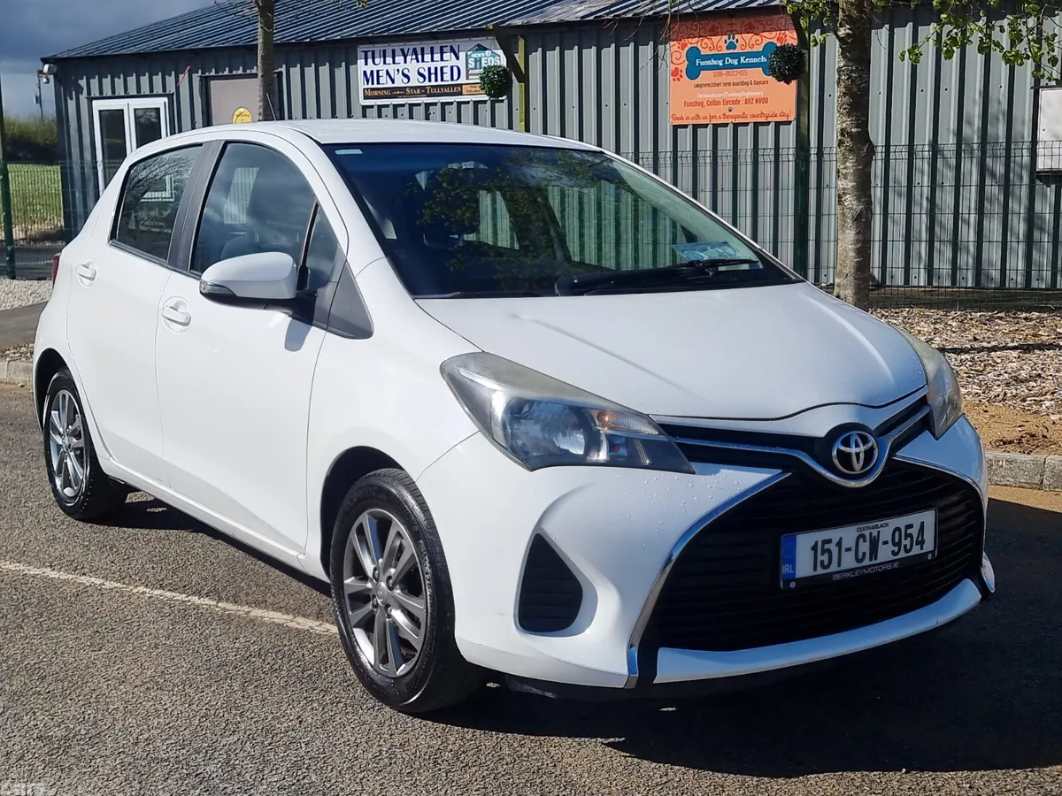 Toyota Yaris Hatchback, Petrol, 2015, White