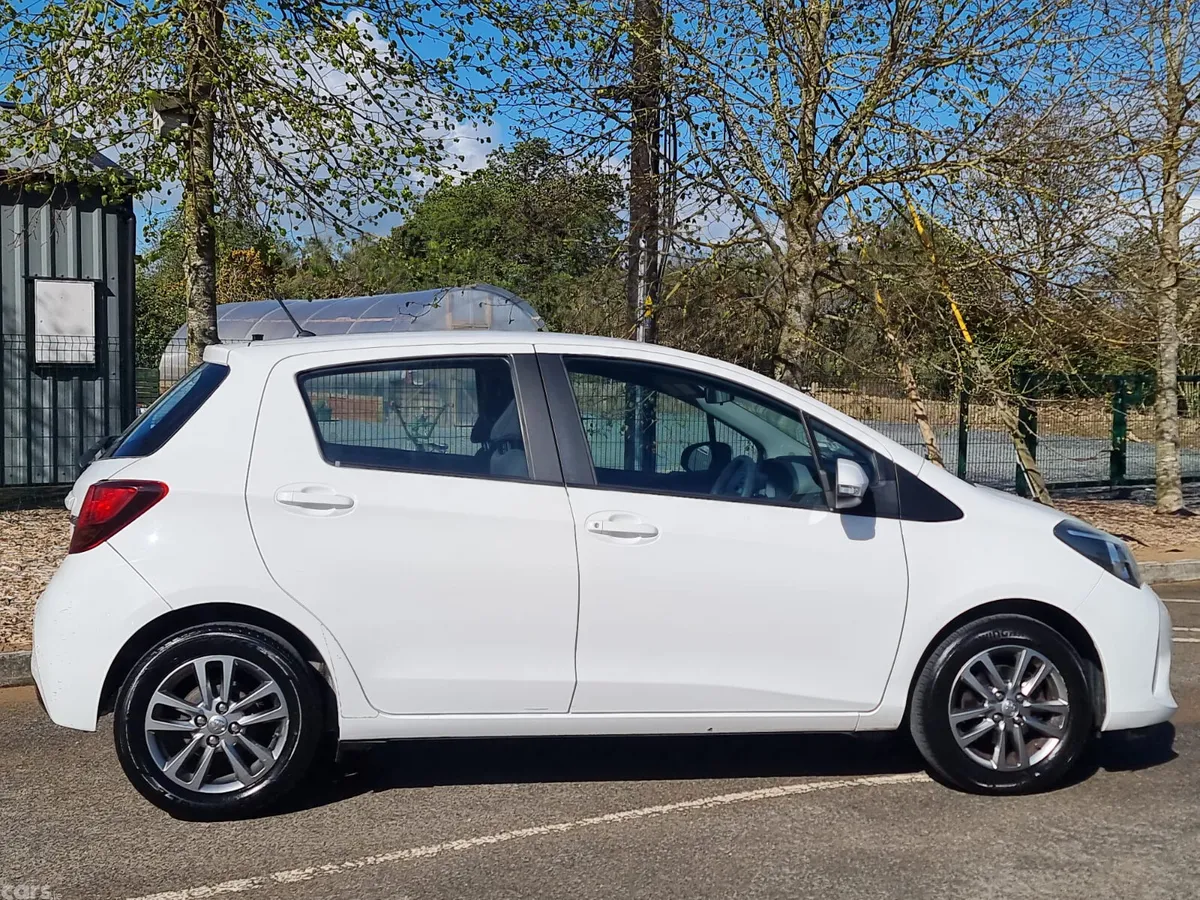 Toyota Yaris Hatchback, Petrol, 2015, White