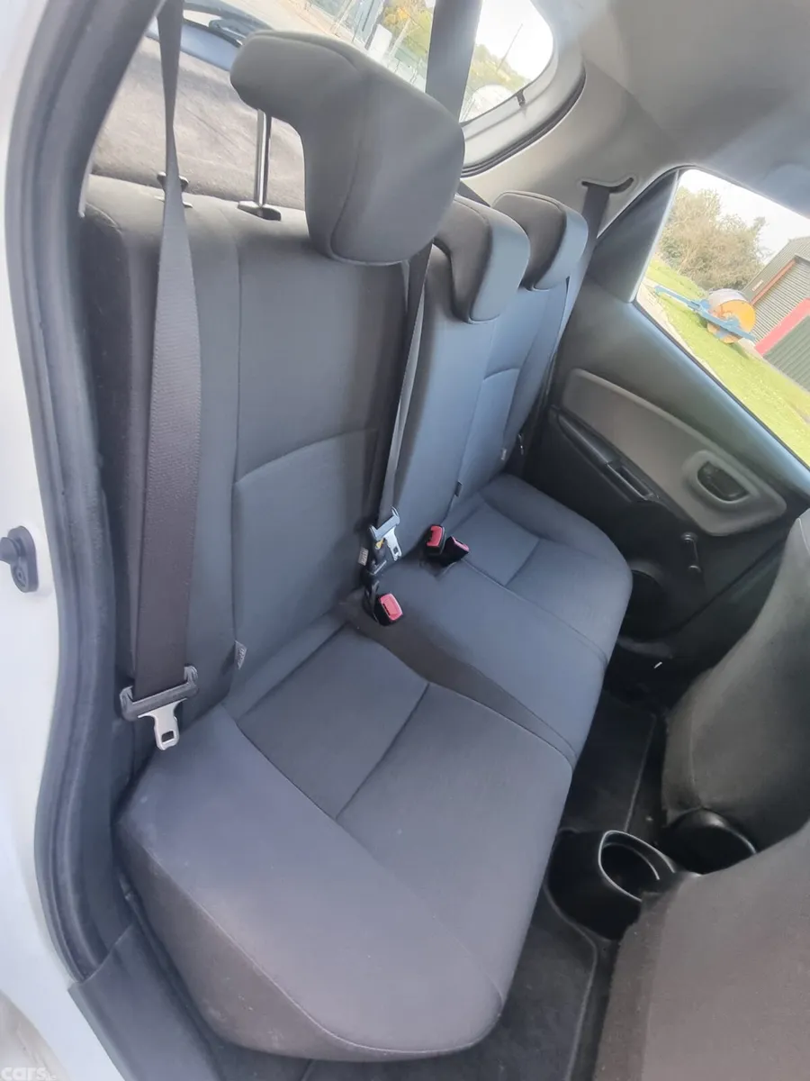 Toyota Yaris Hatchback, Petrol, 2015, White