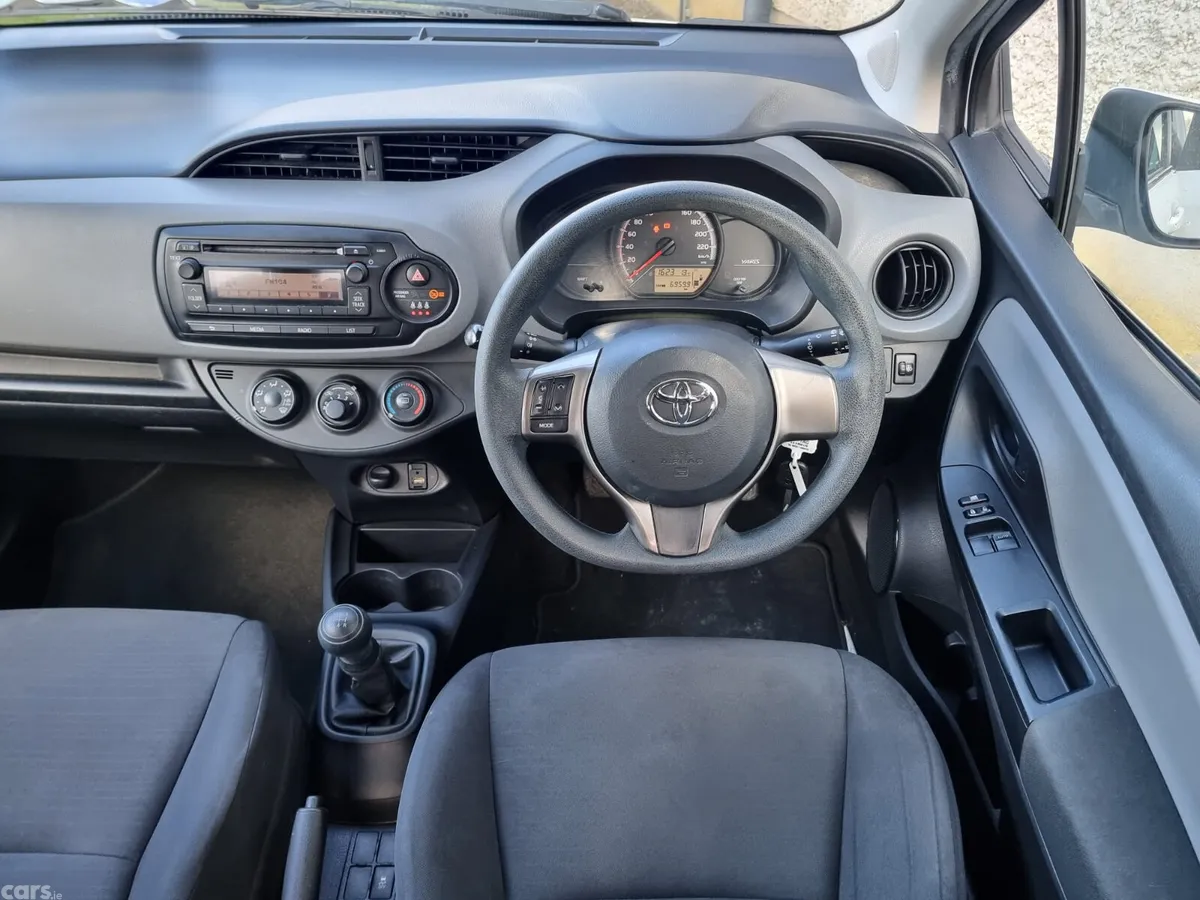 Toyota Yaris Hatchback, Petrol, 2015, White
