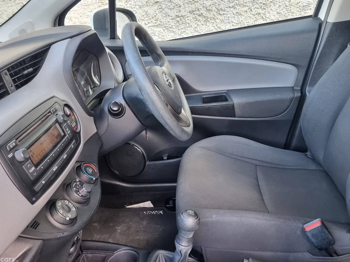 Toyota Yaris Hatchback, Petrol, 2015, White