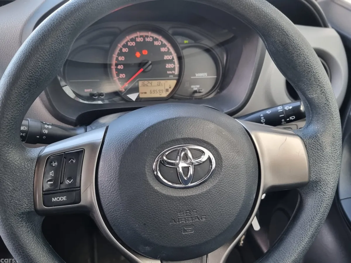 Toyota Yaris Hatchback, Petrol, 2015, White