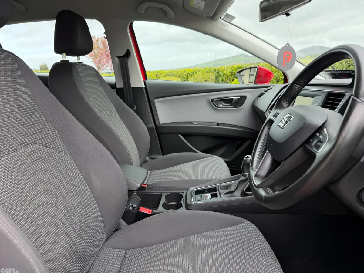 SEAT Leon Hatchback, Petrol, 2020, Red