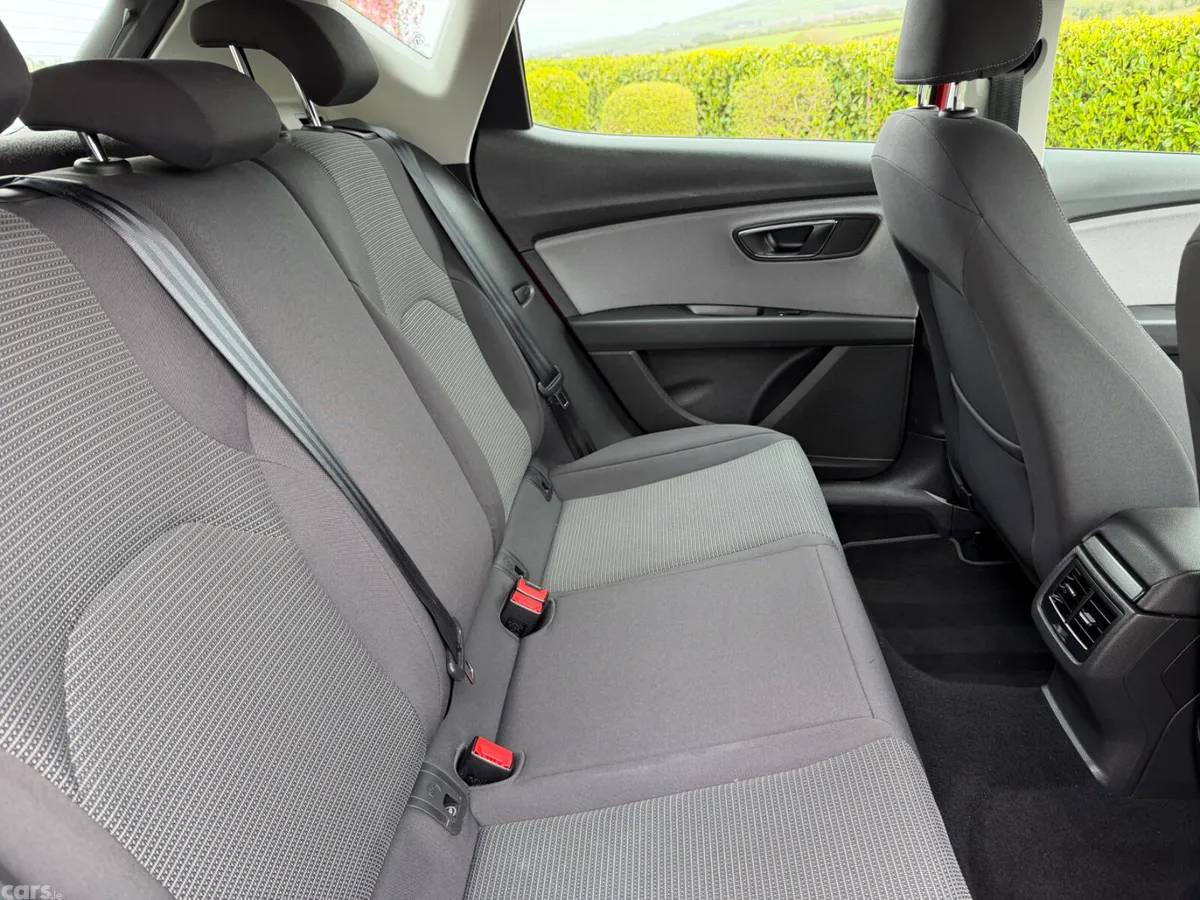 SEAT Leon Hatchback, Petrol, 2020, Red