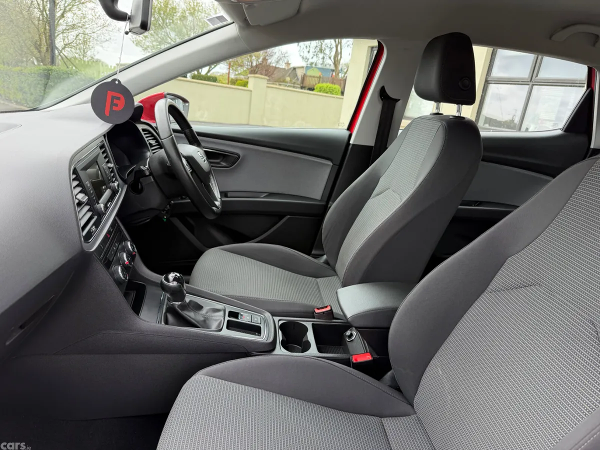 SEAT Leon Hatchback, Petrol, 2020, Red