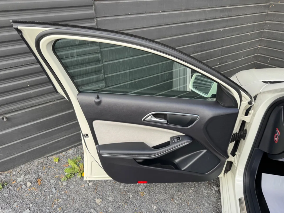 Mercedes-Benz A-Class Hatchback, Petrol, 2014, White