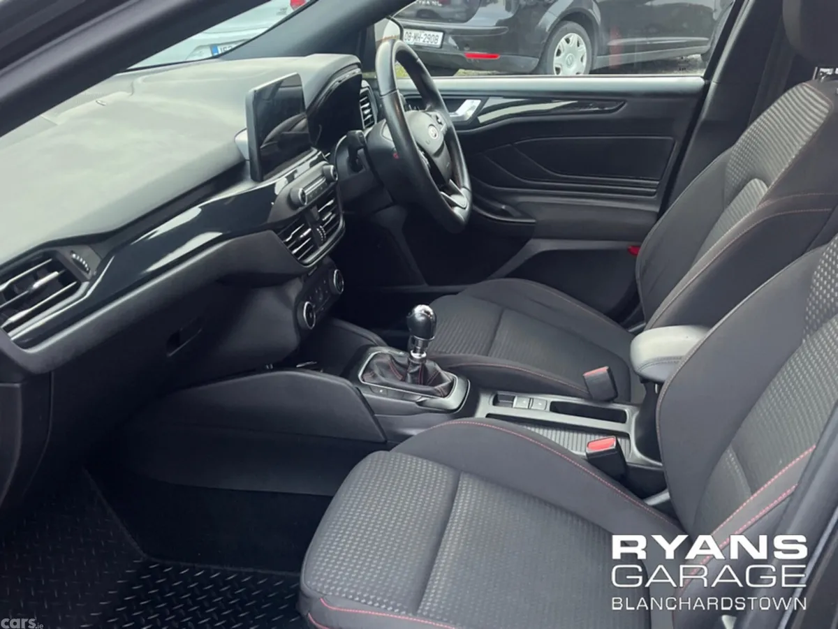 Ford Focus Hatchback, Petrol, 2021, Grey