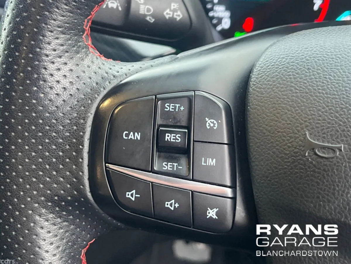 Ford Focus Hatchback, Petrol, 2021, Grey