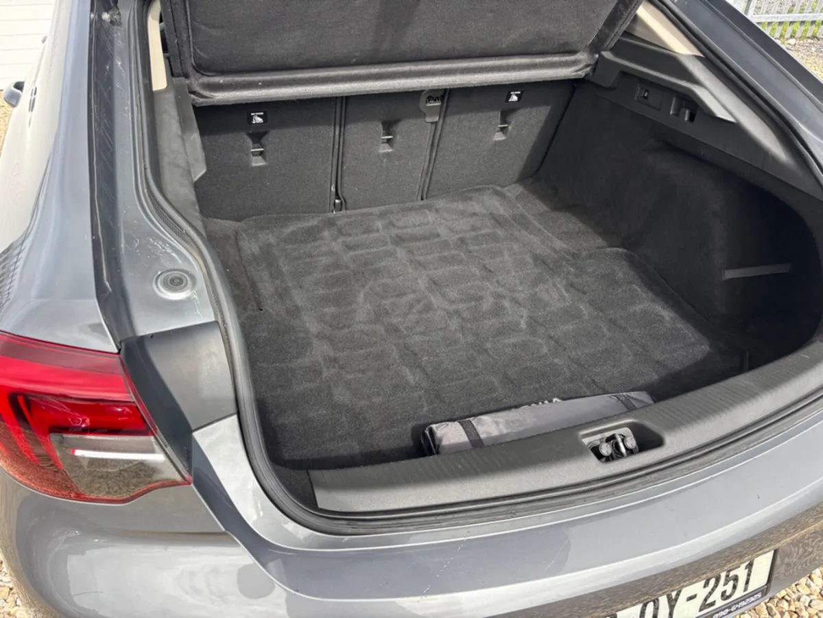Opel Insignia Hatchback, Diesel, 2020, Grey
