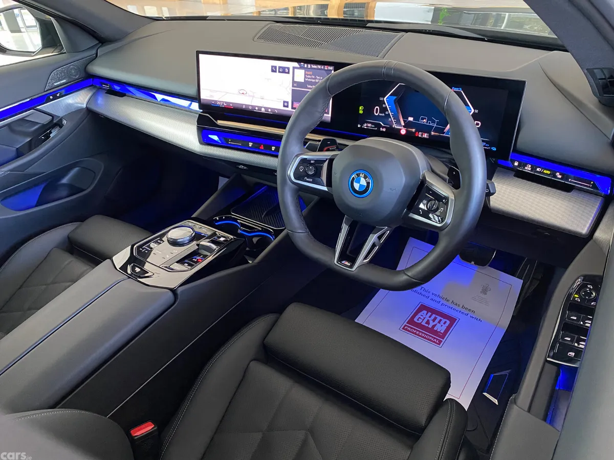 BMW 5-Series Estate, Petrol Plug-in Hybrid, 2025, Black