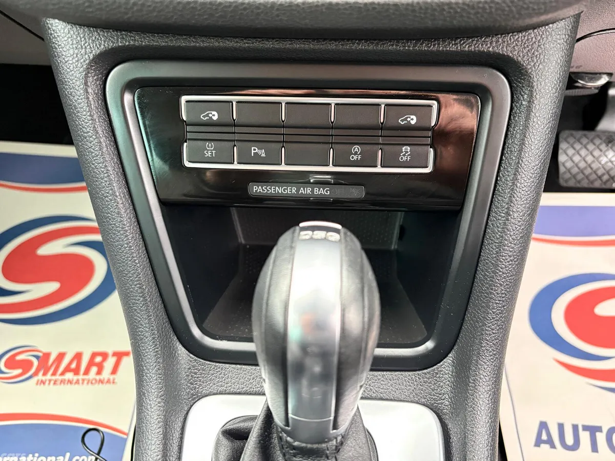 Volkswagen Sharan MPV, Petrol, 2012, White